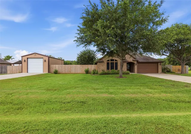 3rd image of 16210 Bluebird St, Santa Fe, TX 77517 | MLS# 25470659