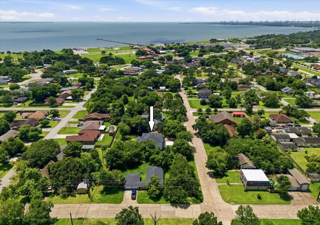 Homes for sale in La Porte, TX | 707 S Iowa St, La Porte, TX 77571 | MLS# 19658940