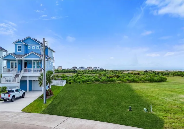 Photo 4 of Single family home for sale at 25951 Bay Breeze Dr, Galveston, TX 77554 | MLS# 60948116 | Listing updated on 2026-09-15