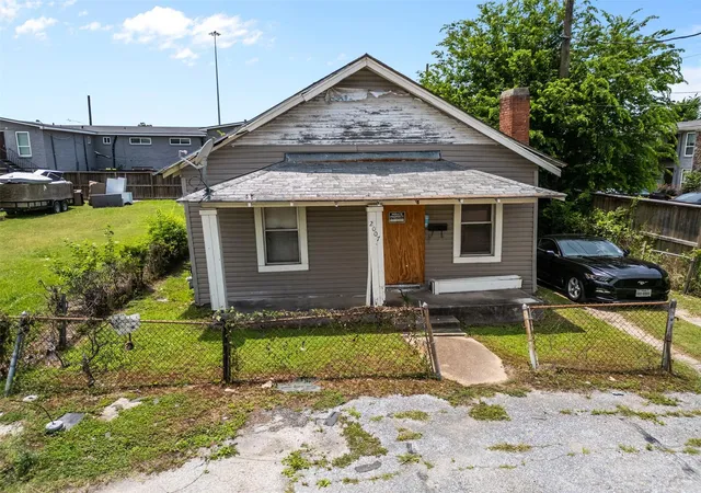 2nd image of 2007 Massie St, Houston, TX 77026 | MLS# 3201182