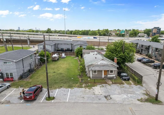 5th image of 2007 Massie St, Houston, TX 77026 | MLS# 3201182