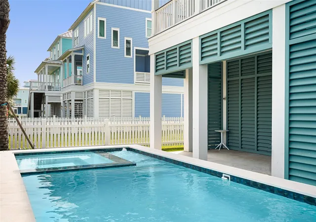 Photo 2 of Sale Pending at 11434 Starfish Ln, Galveston, TX 77554 | MLS# 41327970 | Listing updated on 2026-09-02