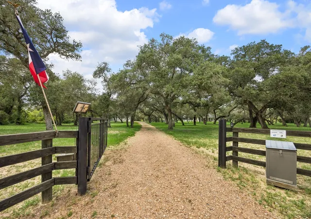 2nd image of 1712 County Road 103, Columbus, TX 78934 | MLS# 10863696