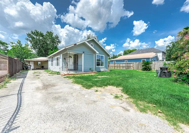 2nd image of 539 Melbourne St, Houston, TX 77022 | MLS# 17103034