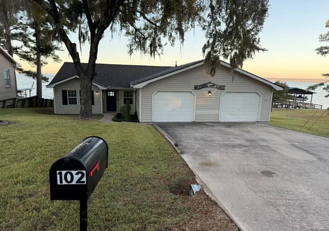 Photo 3 of Single family home for sale at 102 Bridgelanding, Onalaska, TX 77360 | MLS# 83077437 | Listing updated on 2026-09-11
