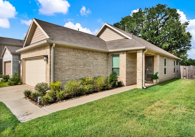 Photo 3 of Single family home for sale at 22307 Hawberry Blossom Ln, Tomball, TX 77377 | MLS# 23948591 | Listing updated on 2026-10-08