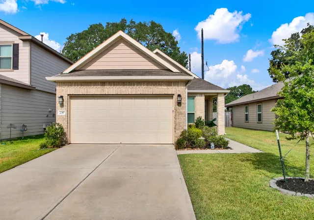 Photo 3 of Single family home for sale at 22307 Hawberry Blossom Ln, Tomball, TX 77377 | MLS# 23948591 | Listing updated on 2026-10-08