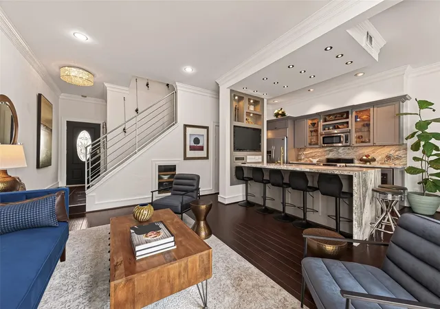 2nd image of 77 Chelsea Blvd, Houston, TX 77006 | MLS# 67153715