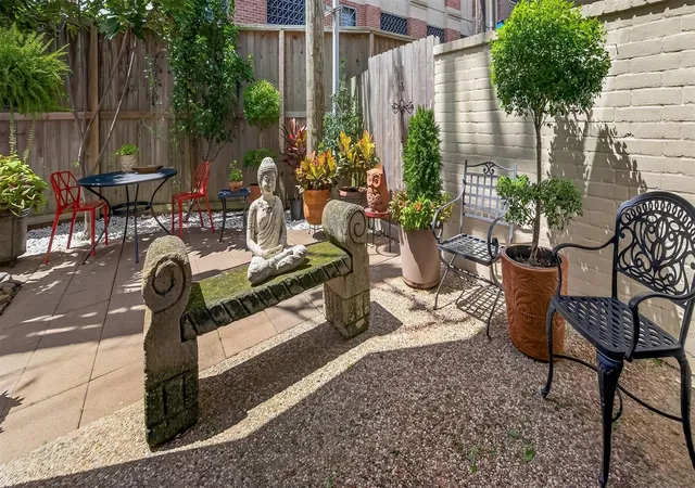 3rd image of 77 Chelsea Blvd, Houston, TX 77006 | MLS# 67153715
