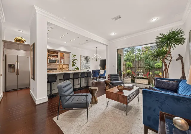 4th image of 77 Chelsea Blvd, Houston, TX 77006 | MLS# 67153715