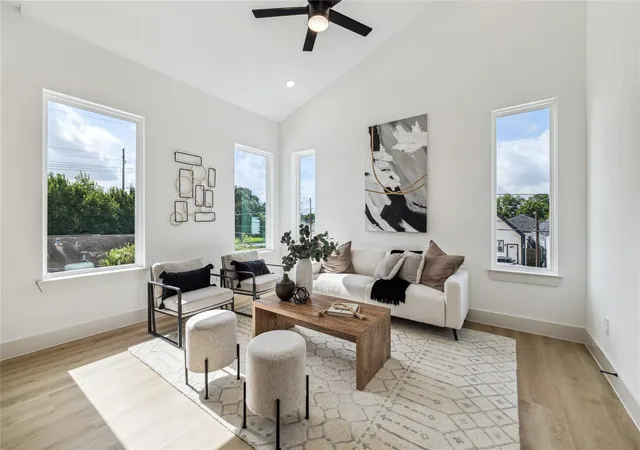 4th image of 4413 & 4415 Buck St, Houston, TX 77020