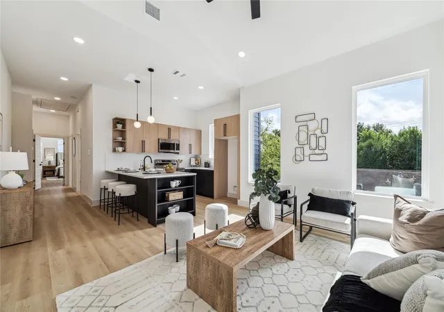 5th image of 4413 & 4415 Buck St, Houston, TX 77020