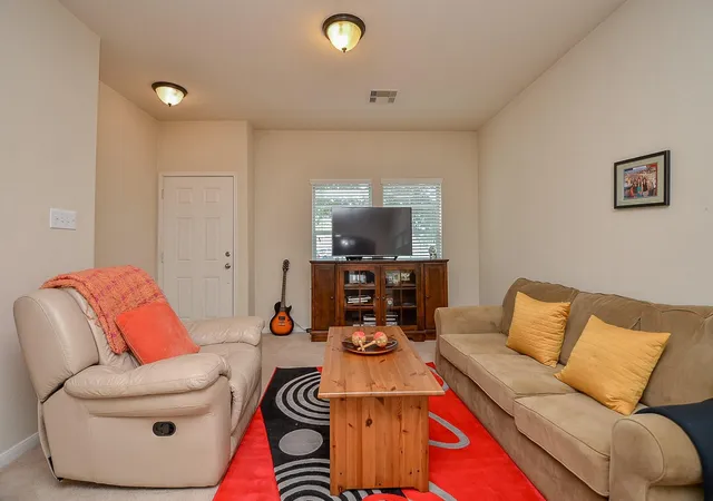Photo 3 of Sale Pending at 1706 Claremont Garden Cir, Houston, TX 77047 | MLS# 93503887 | Listing updated on 2026-09-01