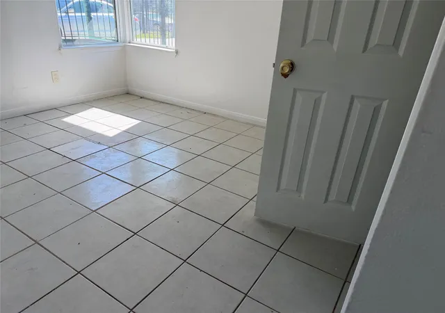5th image of 9331 Laura Koppe Rd, Houston, TX 77078 | MLS# 71385035