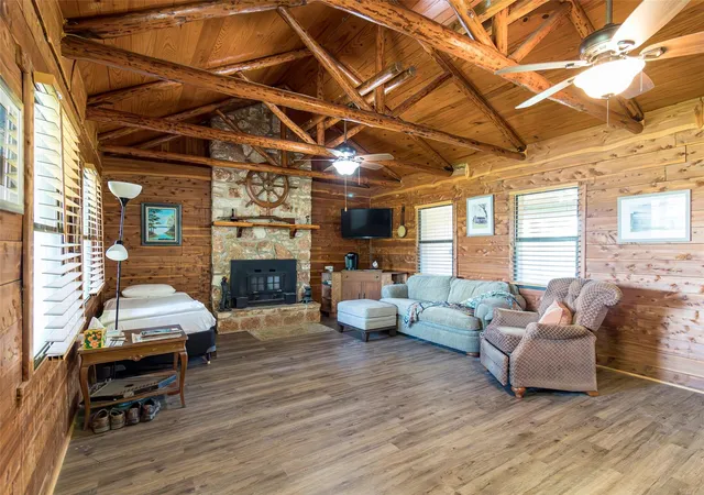 2nd image of 511 Commerce St, Palacios, TX 77465 | MLS# 62266483