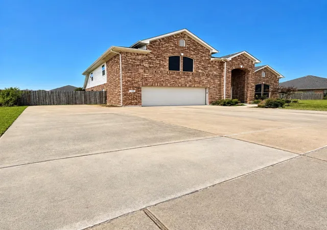 Photo 2 of Single family home for sale at 9518 Franklin Dr, Mont Belvieu, TX 77523 | MLS# 96550865 | Listing updated on 2026-09-19