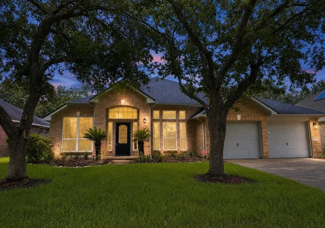 Photo 1 of Sale Pending at 3006 Pecan Wood Dr, Missouri City, TX 77459 | MLS# 27452080 | Listing updated on 2026-09-06