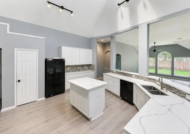 Photo 4 of Sale Pending at 3006 Pecan Wood Dr, Missouri City, TX 77459 | MLS# 27452080 | Listing updated on 2026-09-06