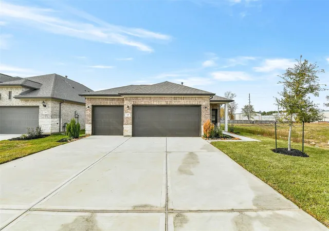 Photo 2 of Single family home for sale at 245 Harlingen Dr, Magnolia, TX 77354 | MLS# 93132592 | Listing updated on 2026-09-13