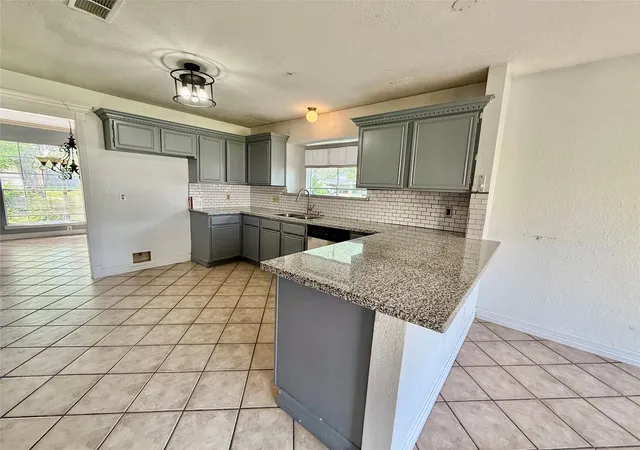 4th image of 223 Almond Dr, Lake Jackson, TX 77566 | MLS# 45415549