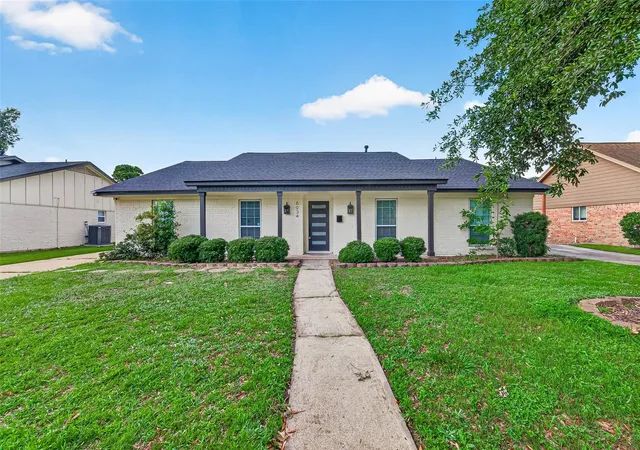 2nd image of 6034 Autumn Forest Dr, Houston, TX 77092 | MLS# 17110477