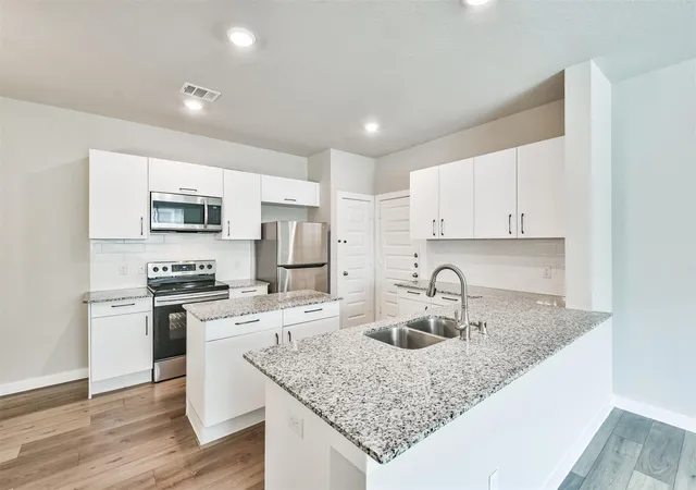 4th image of 9756-9760 Grosbeak Ln, Magnolia, TX 77354 | MLS# 78552940