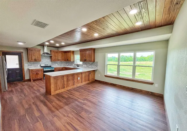 Photo 3 of Single family home for sale at 1116 N Olive St, Grapeland, TX 75844 | MLS# 81944664 | Listing updated on 2026-10-01