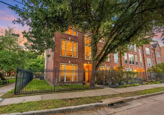 1st image of 2937 Jackson St, Houston, TX 77004 | MLS# 4906663
