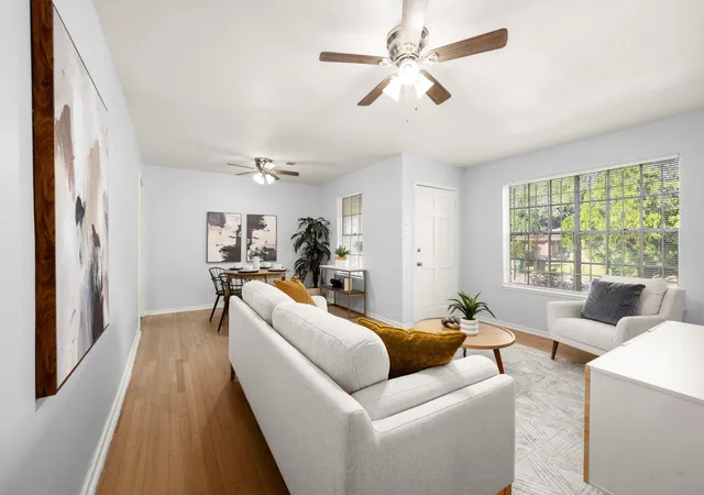3rd image of 4326 Akard St, Houston, TX 77047 | MLS# 40676922