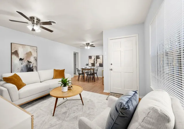 5th image of 4326 Akard St, Houston, TX 77047 | MLS# 40676922