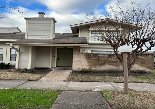 2nd image of 6103 Ludington Dr, Houston, TX 77035