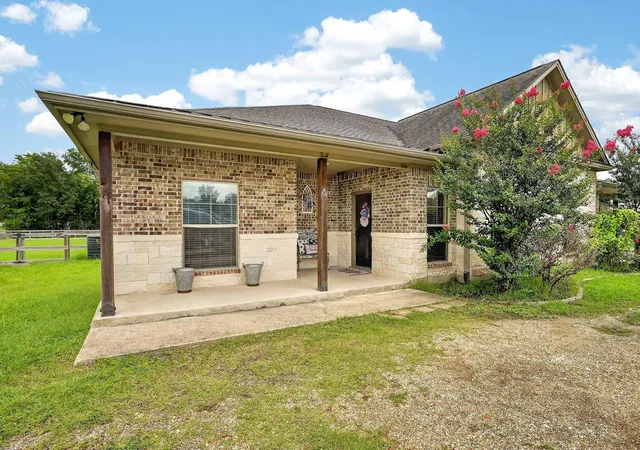 2nd image of 4001 Golden Eagle Dr, Bryan, TX 77808 | MLS# 37804845