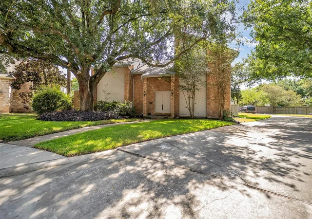 Photo 2 of Single family home for sale at 11407 Long Pine Dr, Houston, TX 77077 | MLS# 46119936 | Listing updated on 2026-09-13