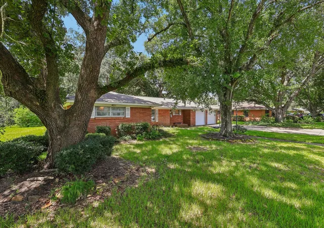Photo 3 of Single family home for sale at 1705 Adams St, Baytown, TX 77520 | MLS# 7476789 | Listing updated on 2026-09-20