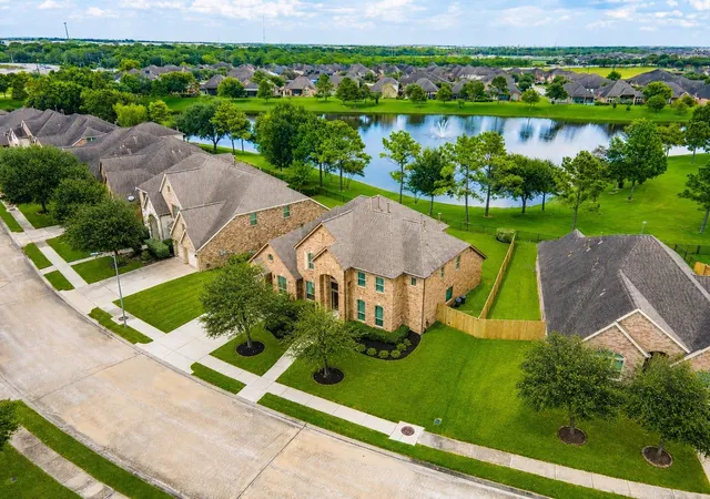 1st image of 1915 Cayman Bend Ln, Pearland, TX 77584 | MLS# 60135203