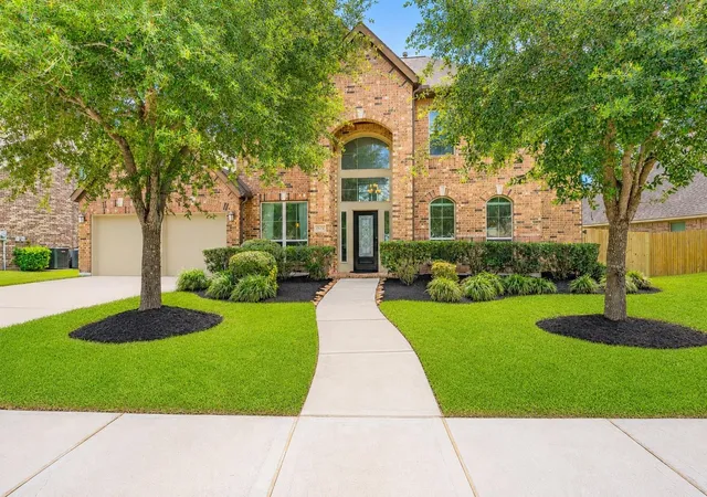 2nd image of 1915 Cayman Bend Ln, Pearland, TX 77584 | MLS# 60135203