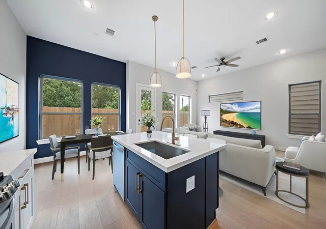 4th image of 8406 Vogue Ln, Houston, TX 77055 | MLS# 54025427