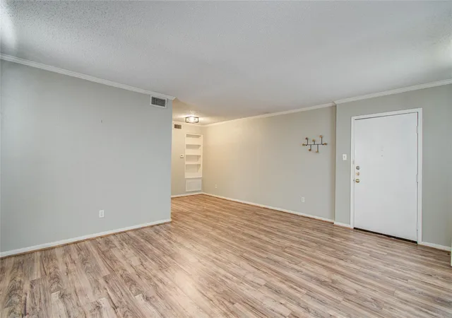 Photo 4 of Condo for sale at 6410 Del Monte Dr #118, Houston, TX 77057 | MLS# 12122986 | Listing updated on 2026-09-28