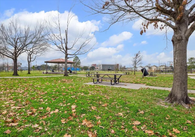 Photo 3 of Townhouse for sale at 603 Link Rd #F, Houston, TX 77009 | MLS# 77809219 | Listing updated on 2026-09-26