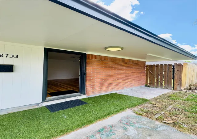 Photo 2 of Single family home for sale at 8733 Lugary Dr, Houston, TX 77074 | MLS# 36959207 | Listing updated on 2026-07-21
