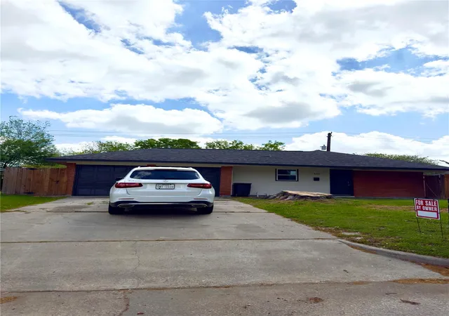 Photo 3 of Single family home for sale at 8733 Lugary Dr, Houston, TX 77074 | MLS# 36959207 | Listing updated on 2026-07-21