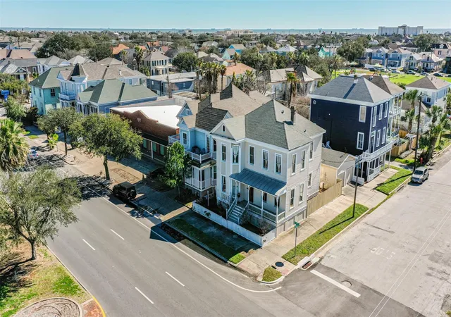 2nd image of 1927 Broadway St, Galveston, TX 77550 | MLS# 48591271