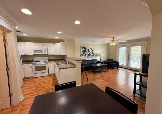 4th image of 1725 Harvey Mitchell Pkwy S, College Station, TX 77840