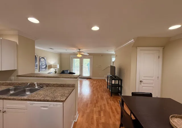 5th image of 1725 Harvey Mitchell Pkwy S, College Station, TX 77840