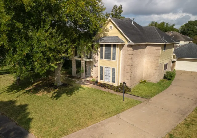 Photo 2 of Single family home for sale at 4131 Club Valley Dr Dr, Houston, TX 77082 | MLS# 77263238 | Listing updated on 2026-09-20