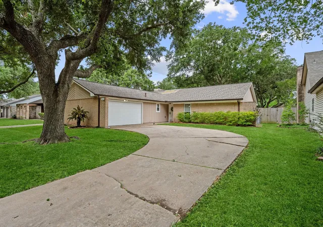 Photo 2 of Single family home for sale at 5123 Crystal Bay Dr, Houston, TX 77084 | MLS# 95130507 | Listing updated on 2026-09-15