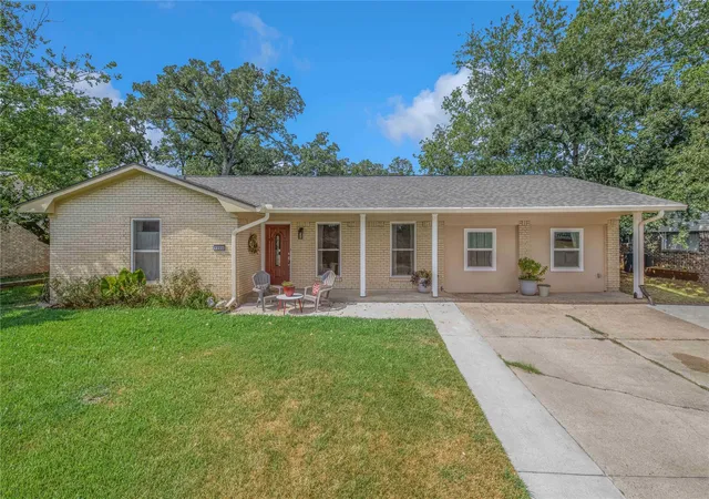 Single family home for sale at 1204 Berkeley St, College Station, TX 77840 | MLS# 87023790