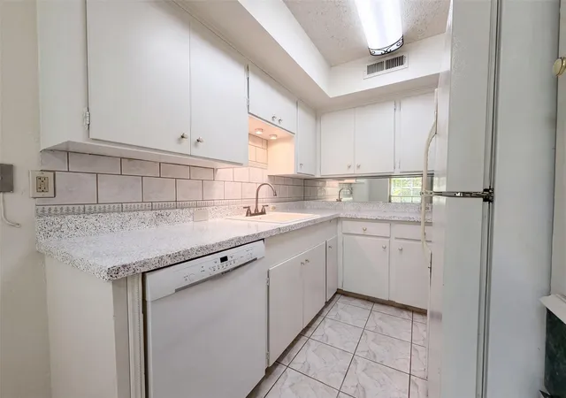 2nd image of 2503 Mccue Rd #5, Houston, TX 77056 | MLS# 37164087