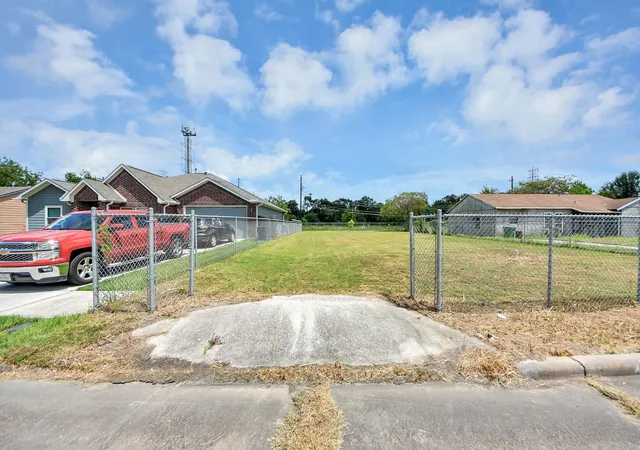 1st image of 5743 Rue St, Houston, TX 77033 | MLS# 66161099