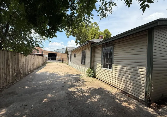 4th image of 1709 Hussion St, Houston, TX 77003 | MLS# 65954660